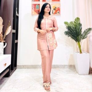 Elegant Embroidered Straight Kurta Set with Floral Detailing